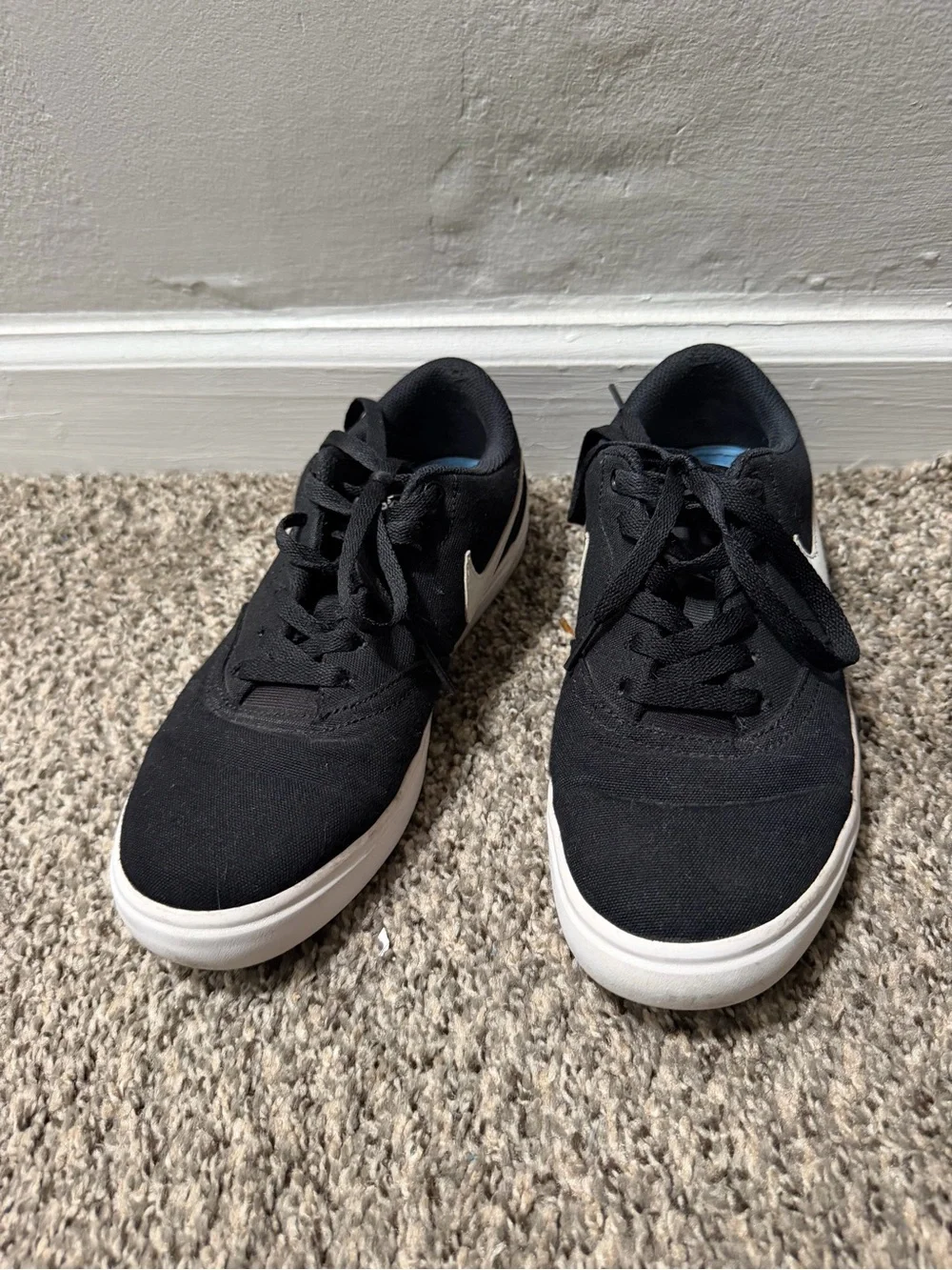 Nike Men’s Black and White Low-Top Sneakers